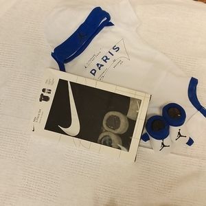 Onesy set hat and sock treo Nike Brand new